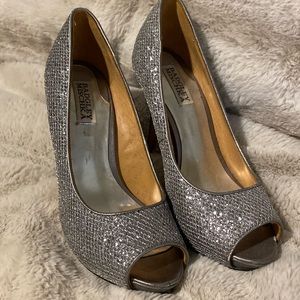 Mischka badgley silver heels 8 EUC
